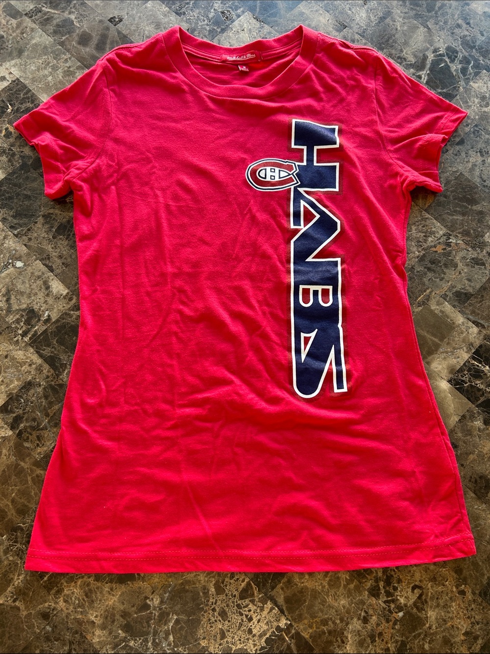 NWOT 🆕 Mitchell & Ness Wonen’s Red Canadiens NHL Habs Graphic Tee size M